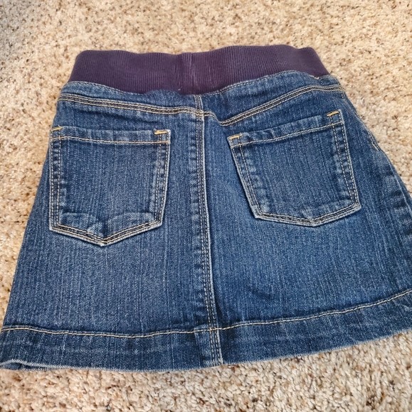 💜 Old Navy toddler girl denim skirt size 5T - Picture 3 of 3